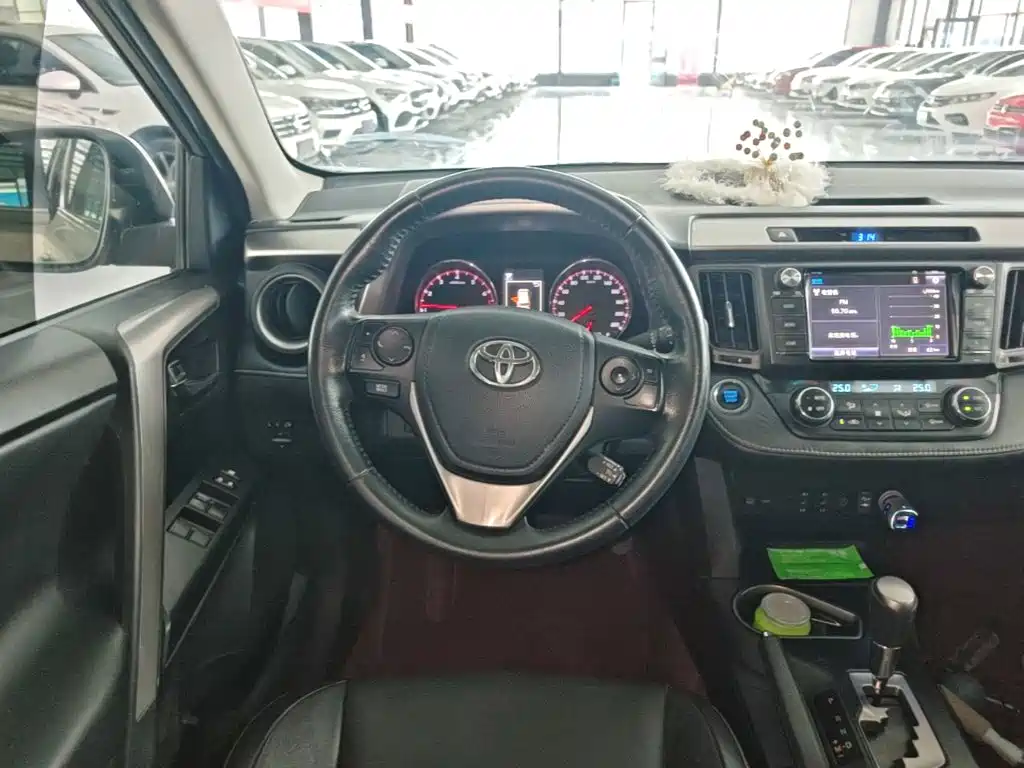 Toyota RAV4 — миниатюра 11