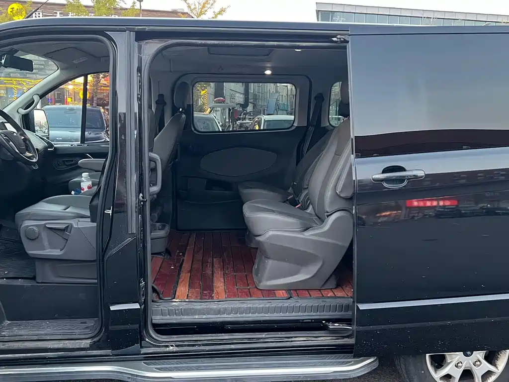 Ford Tourneo — миниатюра 15