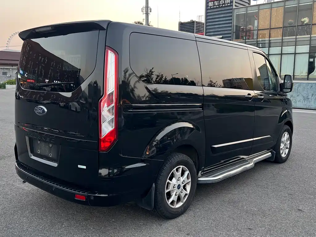 Ford Tourneo — миниатюра 5