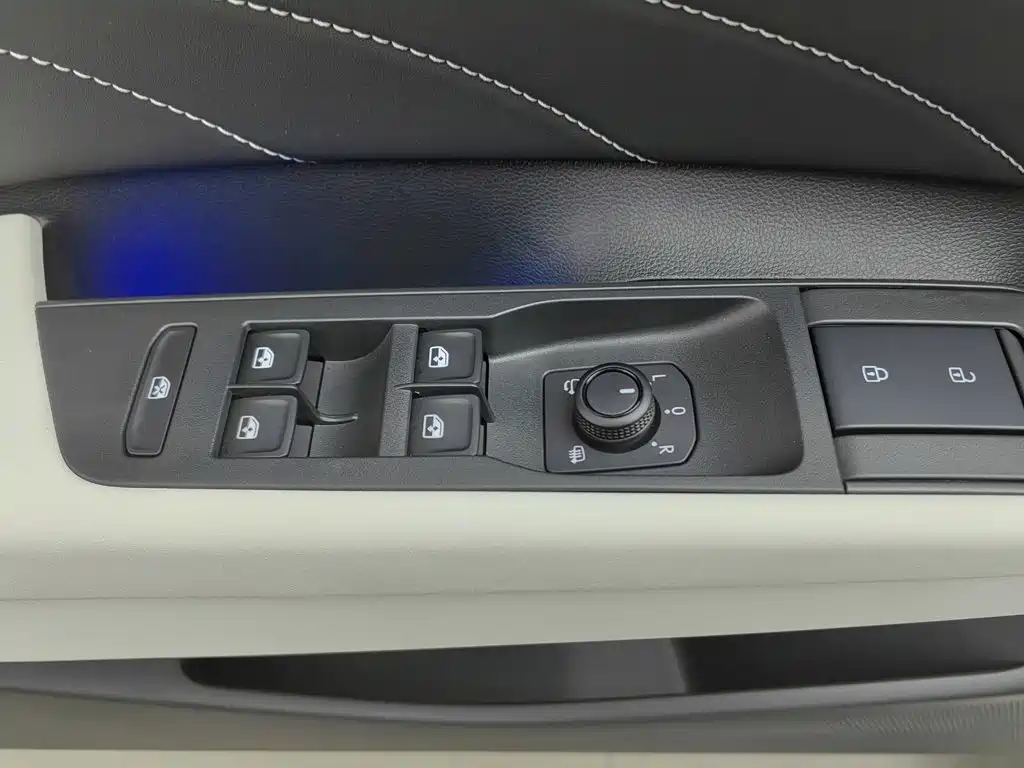 Volkswagen Sagitar id 4653770 из Китая 14