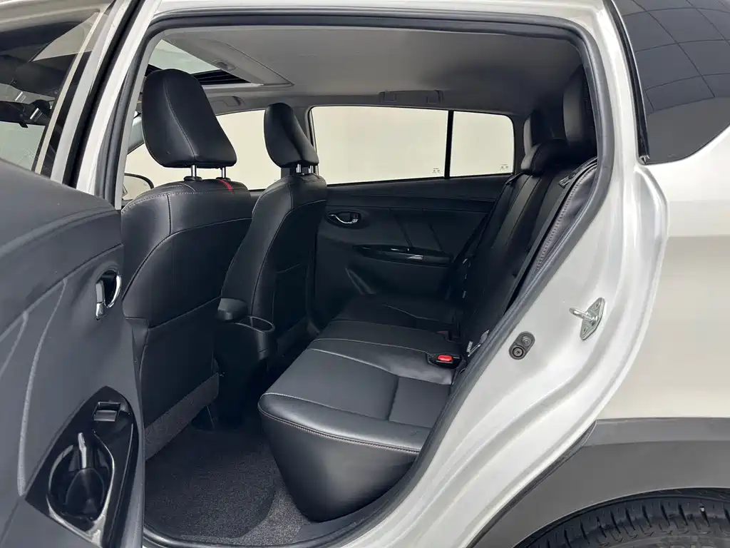 Toyota Yaris L — миниатюра 8