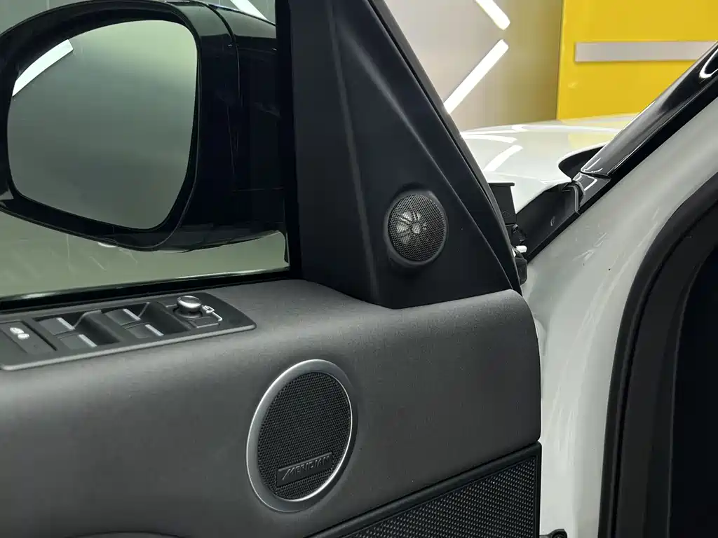 Land Rover Discovery 2020 2.0T 30