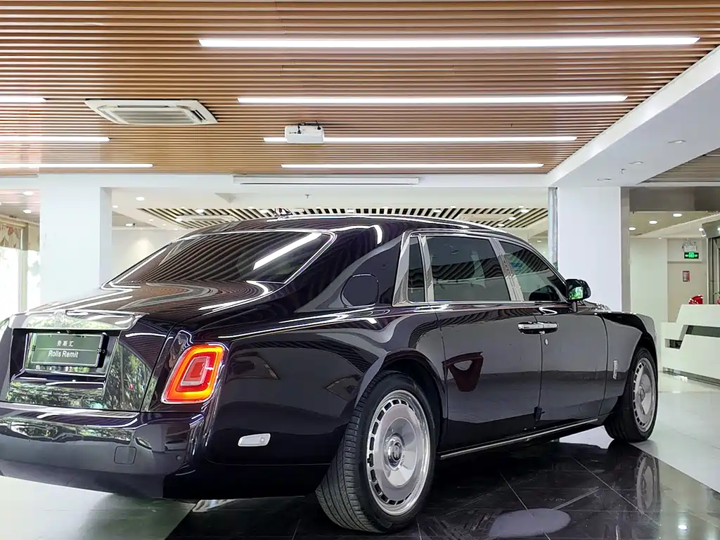 ROLLS-ROYCE PHANTOM