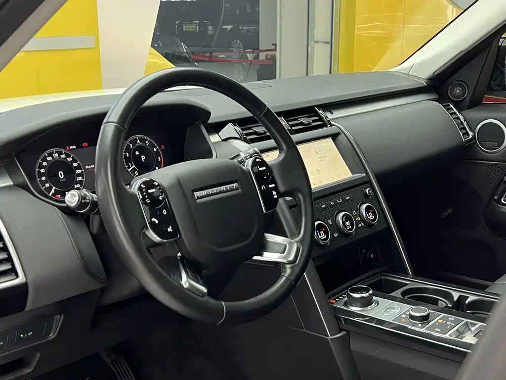 Land Rover Discovery 2020 2.0T 30