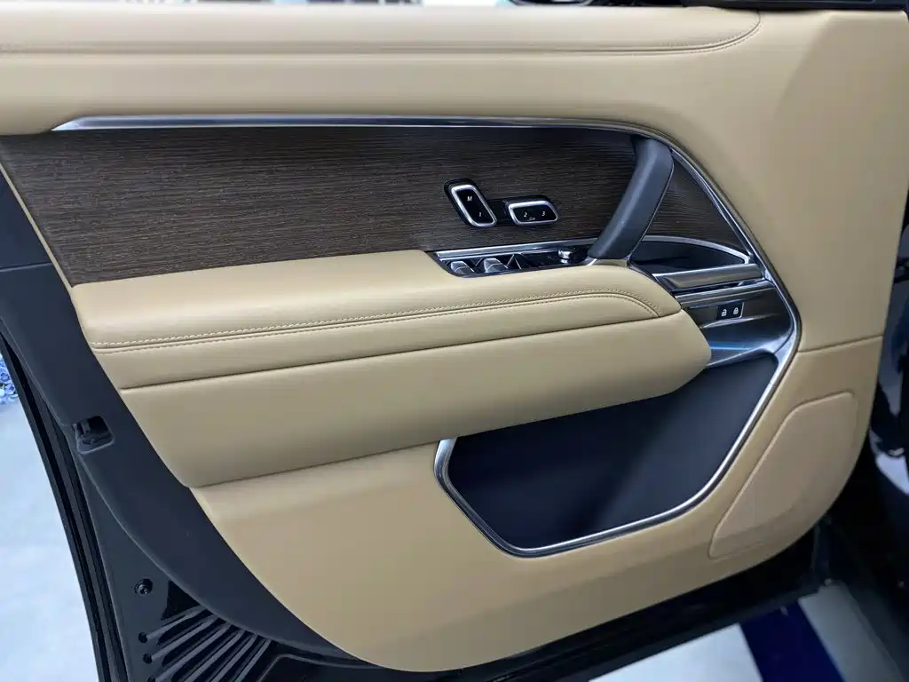 Land Rover Range Rover — миниатюра 10