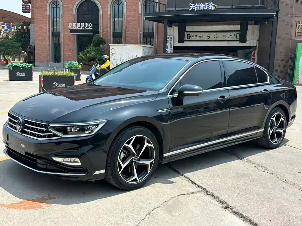 Volkswagen Magotan 2024