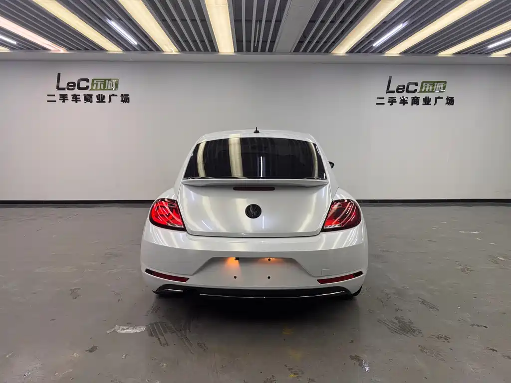 VOLKSWAGEN BEETLE