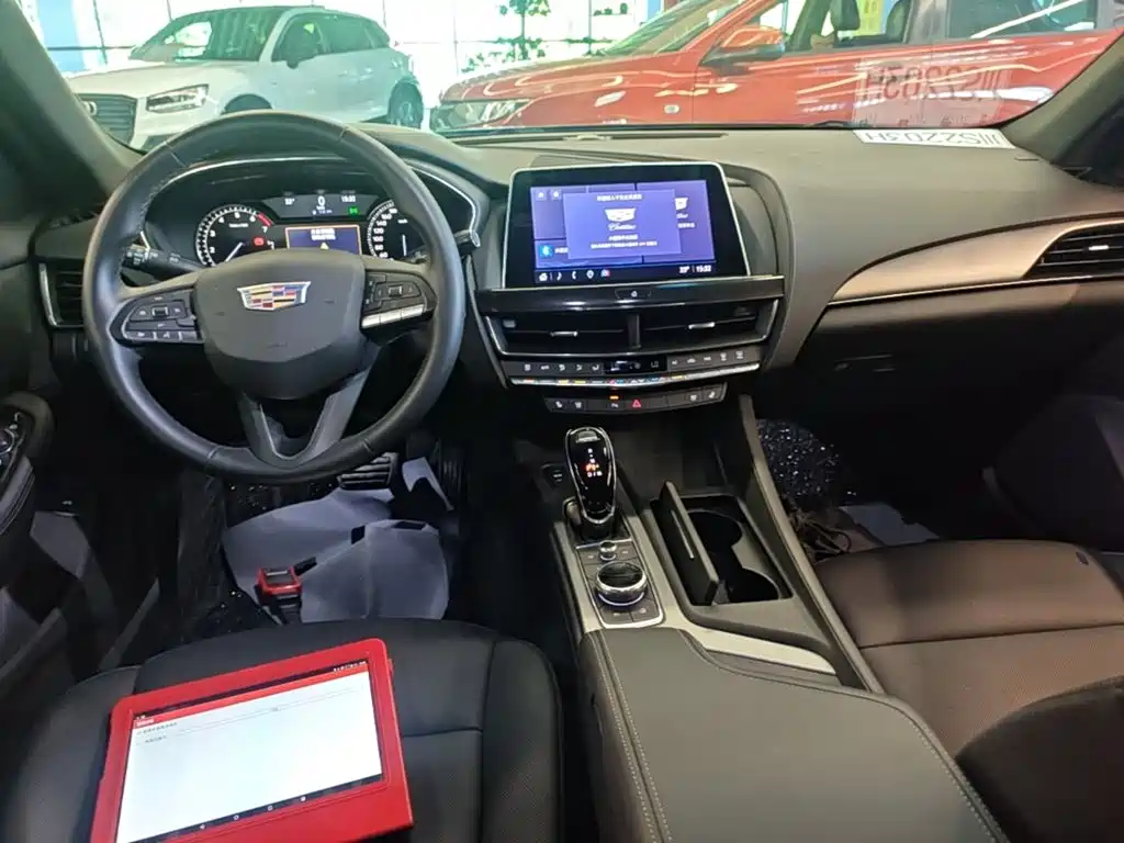 Cadillac CT5 — миниатюра 10