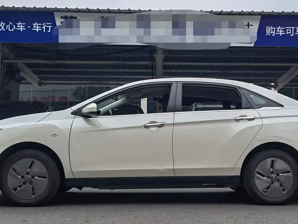 Venucia D60 EV — миниатюра 9