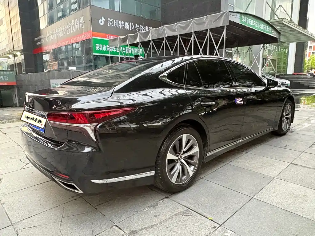 Lexus LS — миниатюра 7