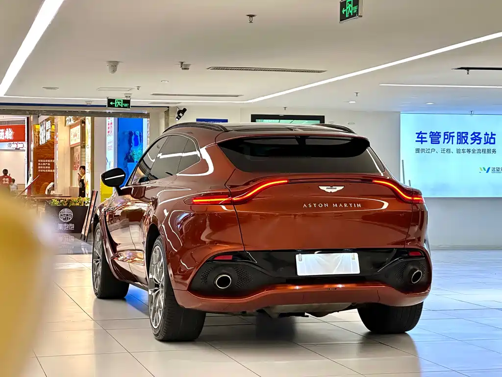 Aston Martin DBX — миниатюра 6