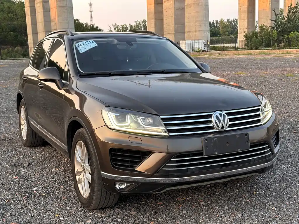 VOLKSWAGEN TOUAREG