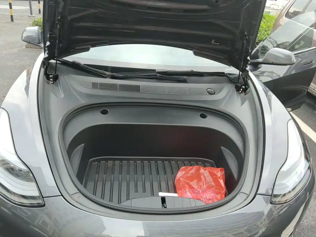 Tesla Model 3 — миниатюра 16