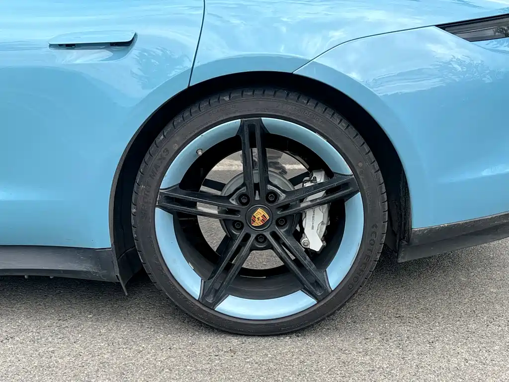 Porsche Taycan — миниатюра 4