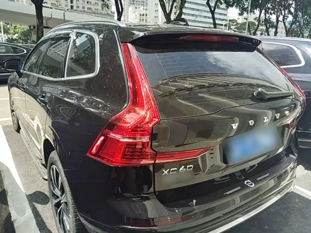 Volvo XC60 2025 B5 Luxury