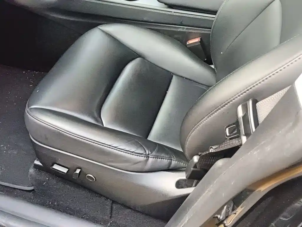 Tesla Model Y — миниатюра 11