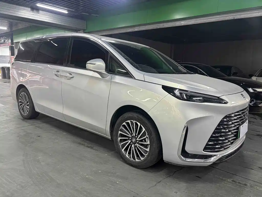 Buick GL8 Hybrid — миниатюра 3