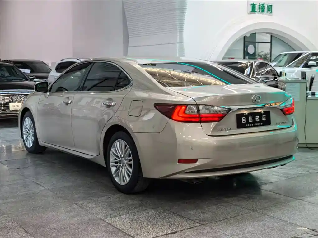LEXUS ES