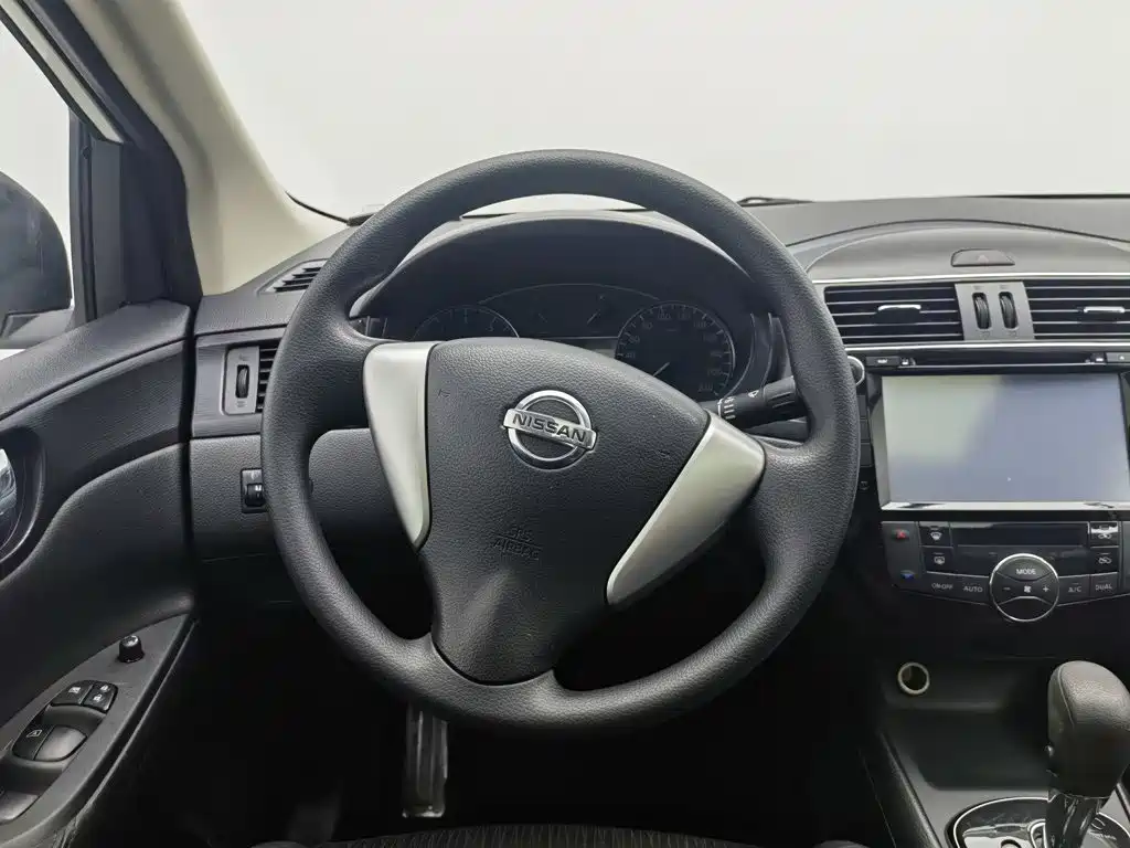 Nissan Tiida — миниатюра 11
