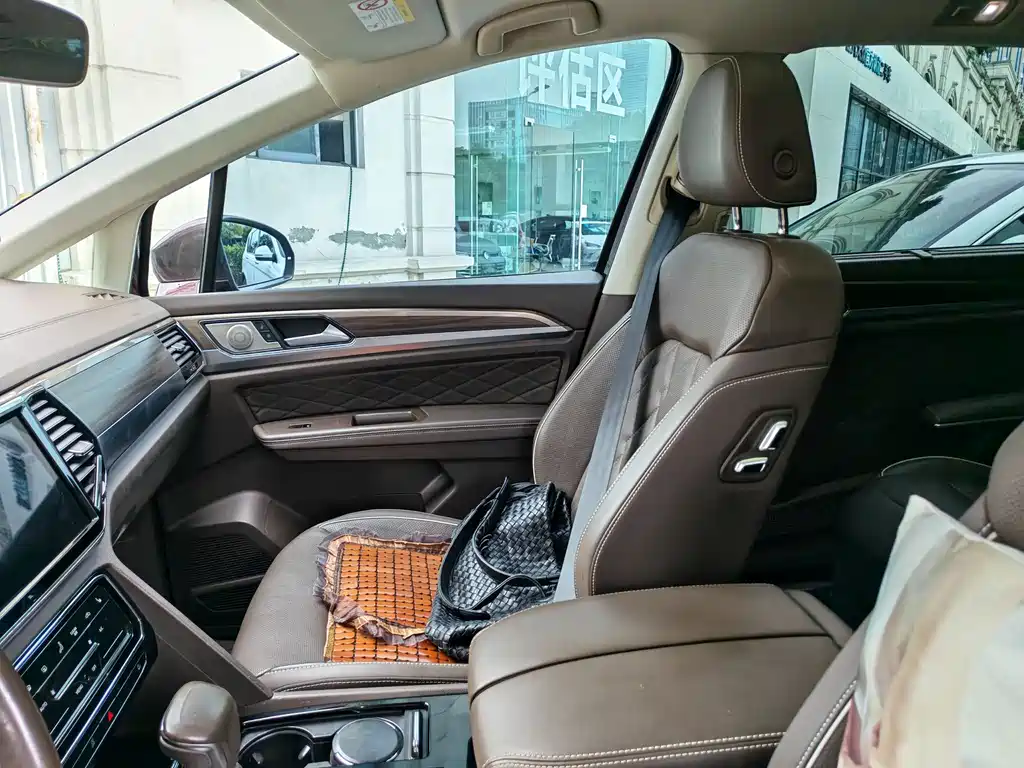 Volkswagen Viloran 2020 380TSI Luxury