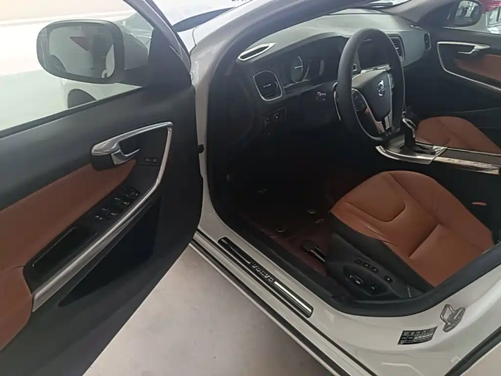 Volvo V60 — миниатюра 16