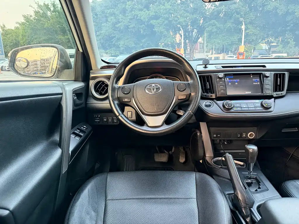 Toyota RAV4 — миниатюра 15