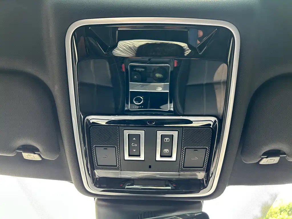 Land Rover Velar — миниатюра 16