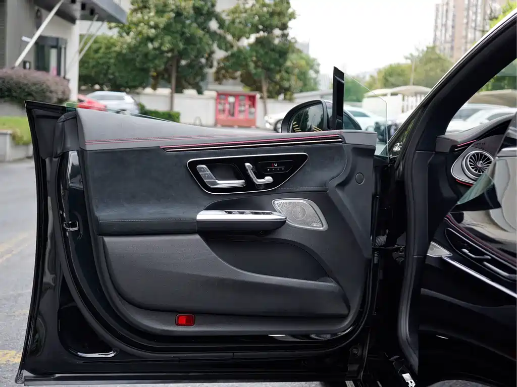 MERCEDES-BENZ EQE AMG