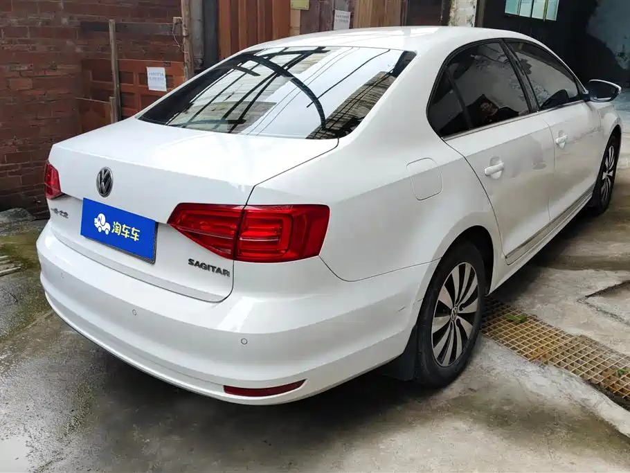Volkswagen Sagitar 2018 1.6L MT Comfort