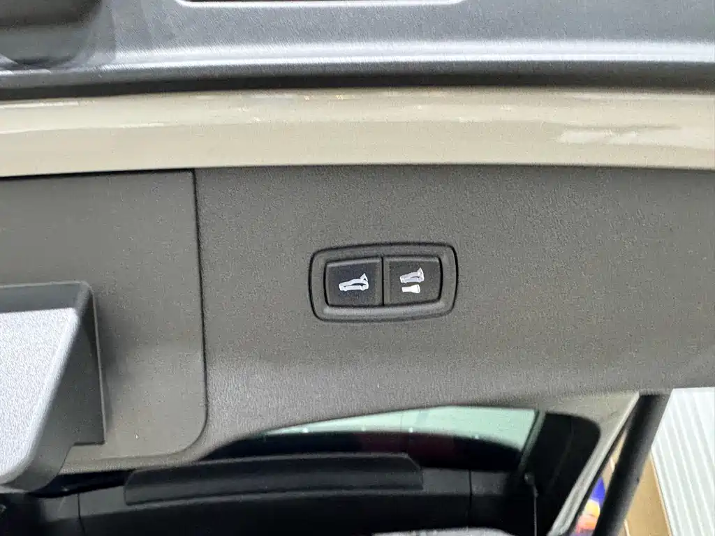 Porsche Cayenne — миниатюра 23