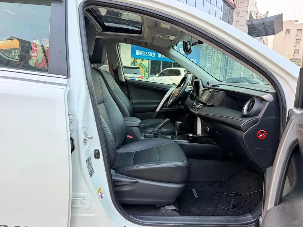 Toyota RAV4 — миниатюра 11