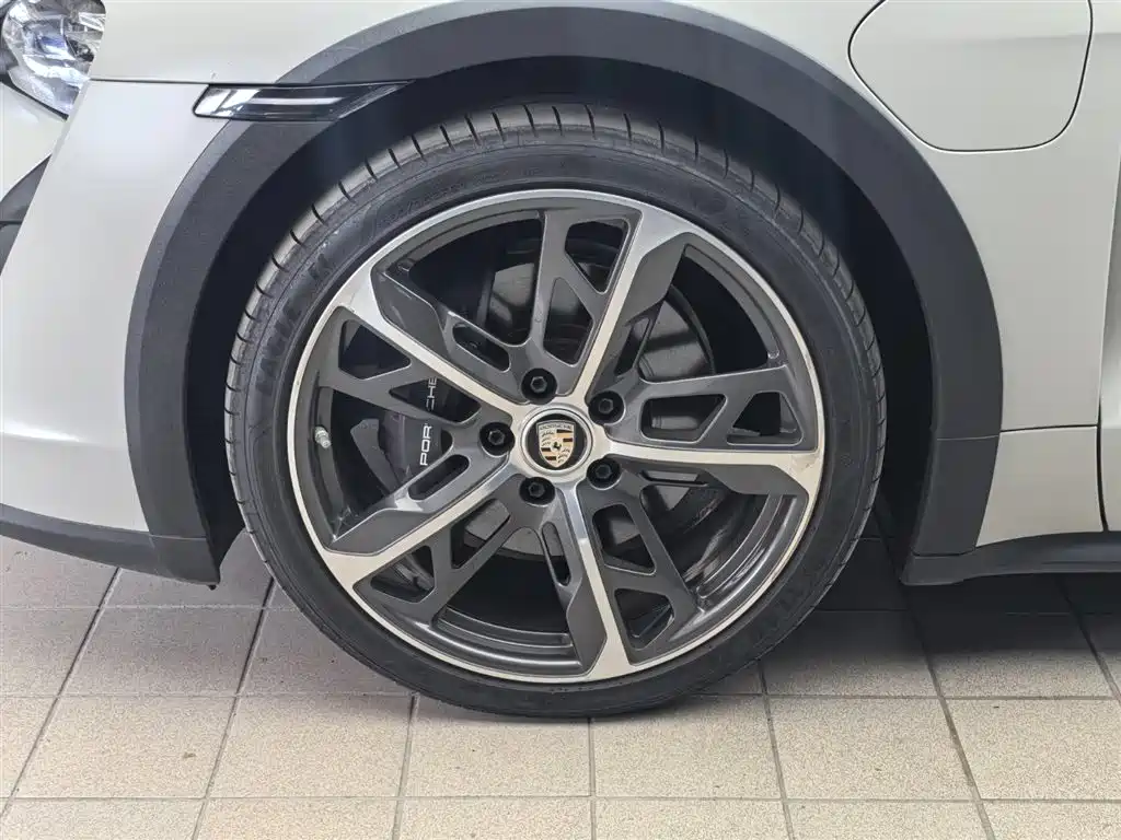 Porsche Taycan — миниатюра 30