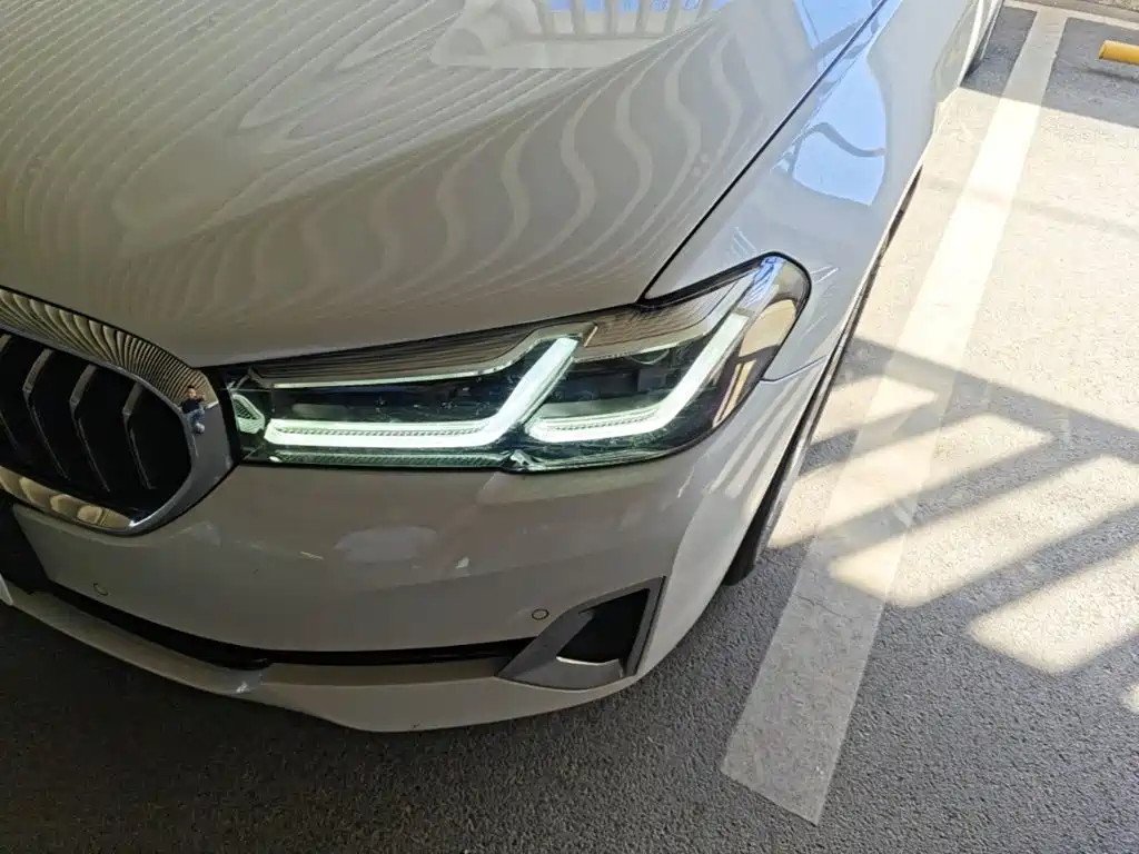 BMW 5 Series — миниатюра 24