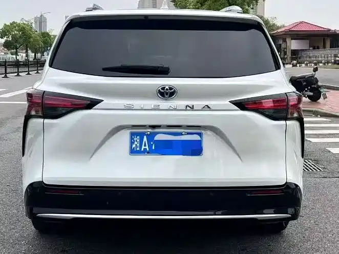 Toyota Sienna 2023 2.5L Luxury