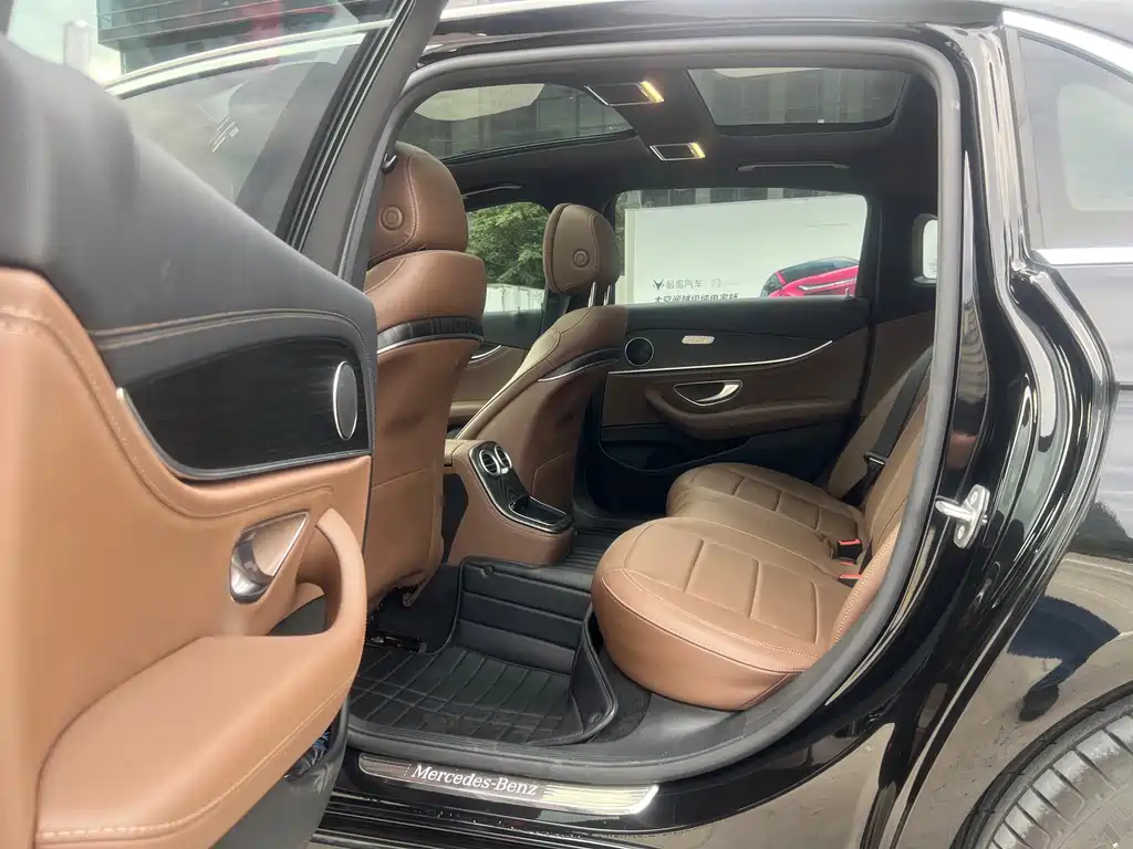 Mercedes-Benz E-Class — миниатюра 6