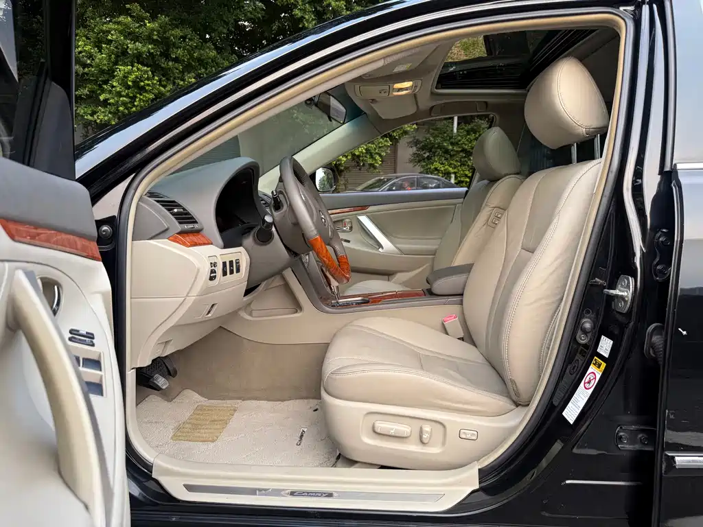 Toyota Camry — миниатюра 4