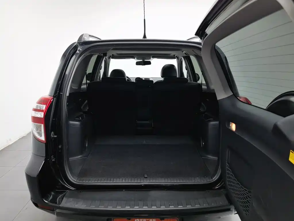 Toyota RAV4 — миниатюра 16