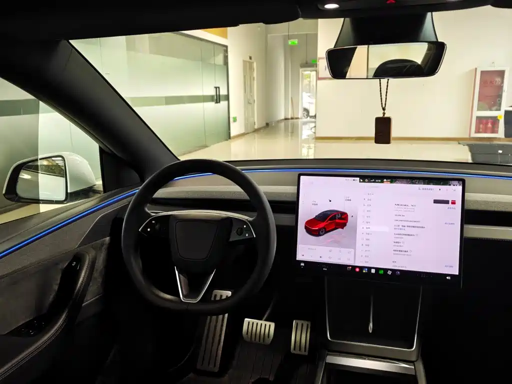 Tesla Model Y L — миниатюра 10