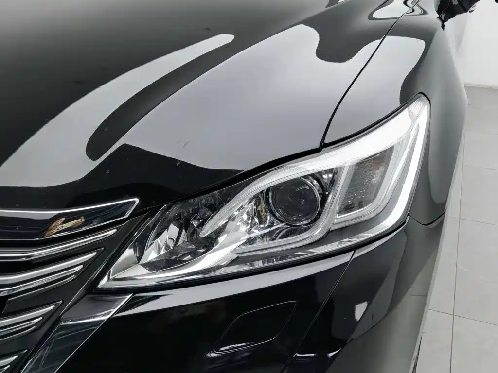 Toyota Crown — миниатюра 7