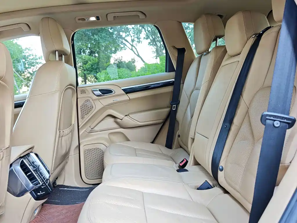 Porsche Cayenne — миниатюра 6