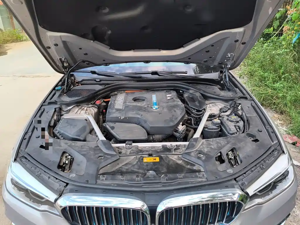 BMW 5 Series New Energy — миниатюра 11