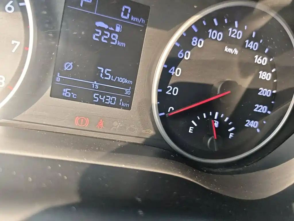 Hyundai Elantra — миниатюра 13