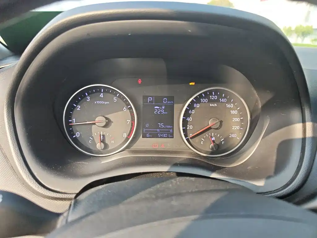 Hyundai Elantra — миниатюра 12