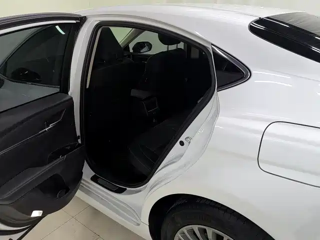 Toyota Camry — миниатюра 9