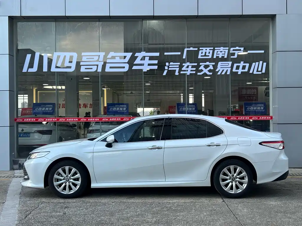 Toyota Camry — миниатюра 3
