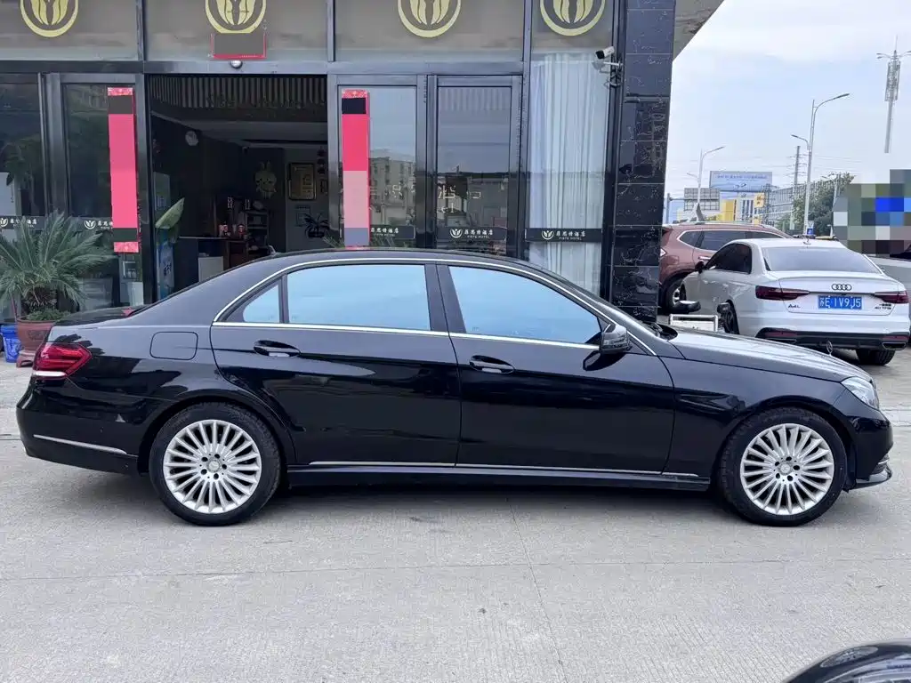 Mercedes-Benz E-Class — миниатюра 3