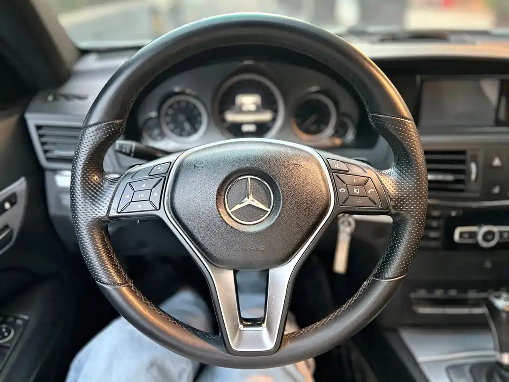 Mercedes-Benz E-Class (Import) — миниатюра 9