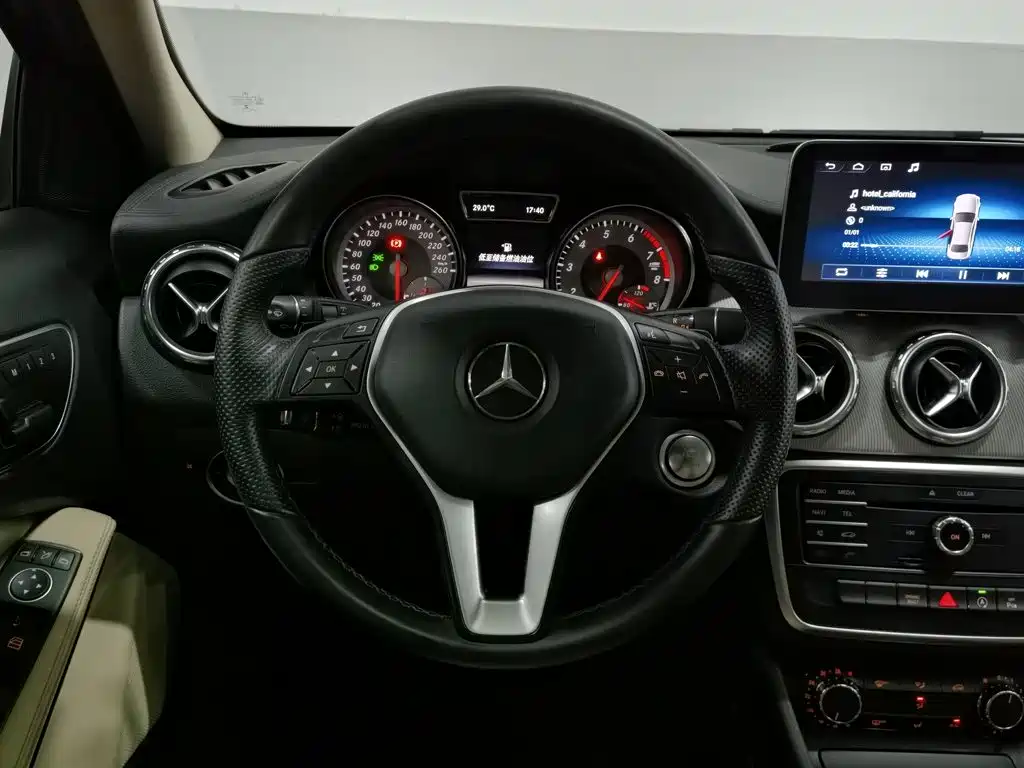 Mercedes-Benz GLA — миниатюра 11