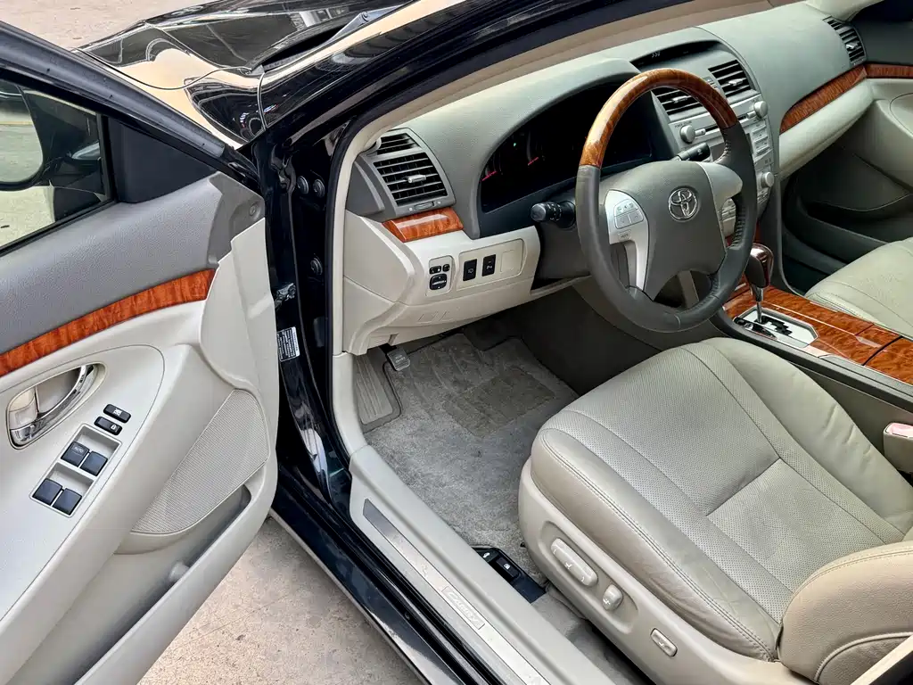Toyota Camry — миниатюра 10