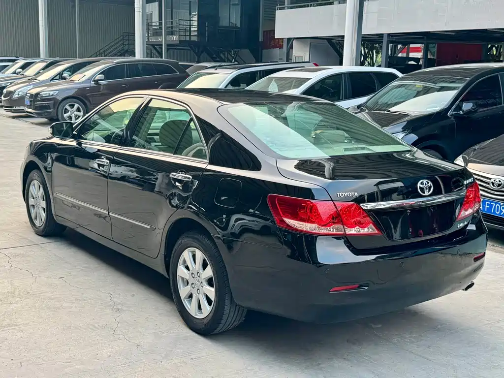 Toyota Camry — миниатюра 4